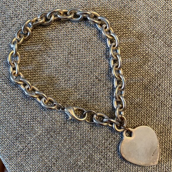 Vtg Silver-tone Bracelet with Heart Charm - Picture 3 of 3